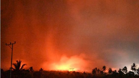 Volcanic eruption burns houses in Indonesia